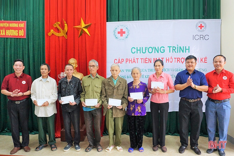 Hỗ trợ sinh kế cho 20 hộ gia đình nạn nhân bom mìn tại huyện Hương Khê