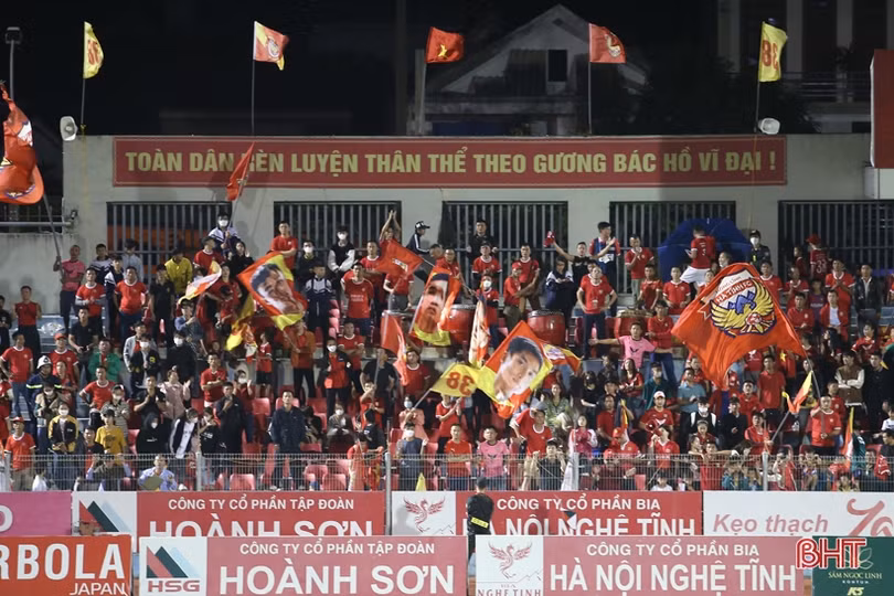 Hồng Lĩnh Hà Tĩnh chia điểm với SHB Đà Nẵng trên sân nhà