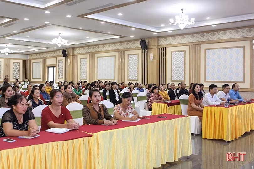 Nâng cao kiến thức xây dựng CLB “Gia đình 5 có - NTM kiểu mẫu” cho cán bộ phụ nữ ở Hà Tĩnh