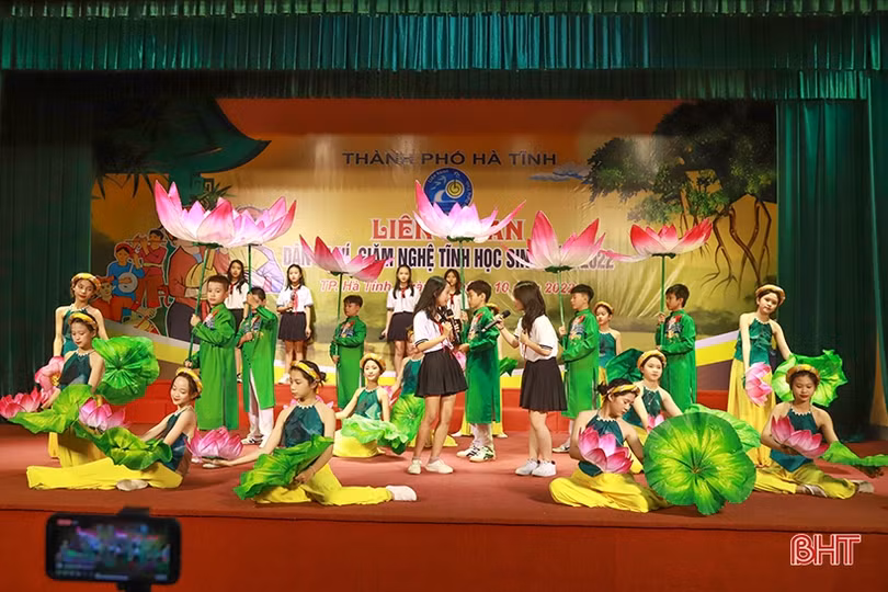 Sôi nổi Liên hoan Dân ca ví, giặm học sinh TP Hà Tĩnh