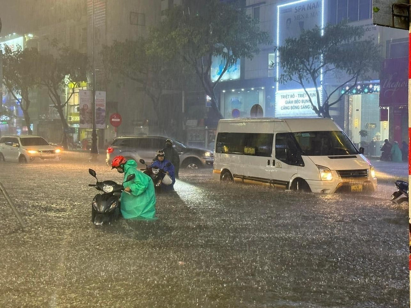 Hàng loạt tỉnh thành cho học sinh nghỉ học tránh bão số 5