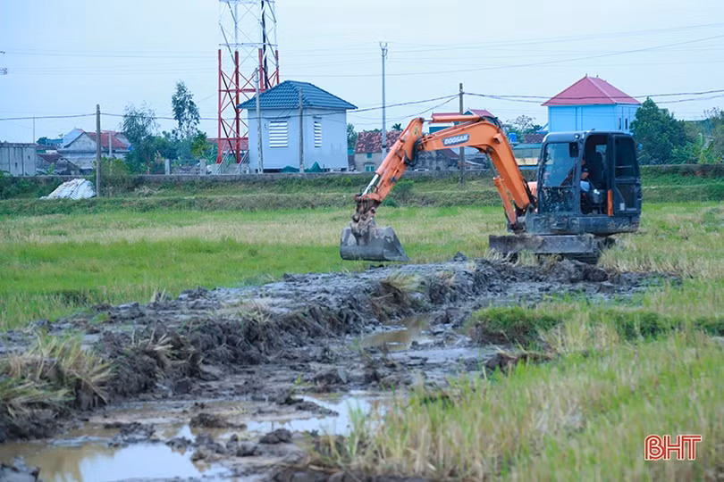 Nhiều địa phương ở Hà Tĩnh rầm rộ ra quân phá bờ vùng bờ thửa