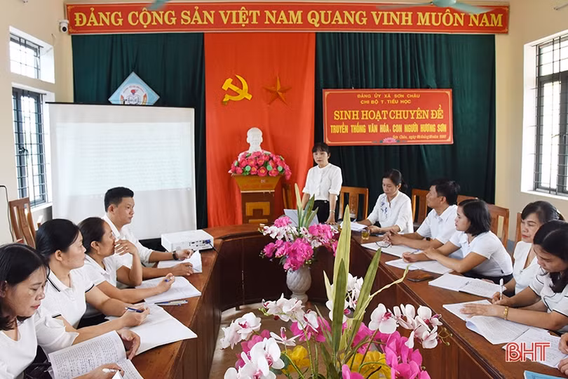 Sinh hoạt chi bộ chuyên đề bám sát nhiệm vụ chính trị ở huyện Hương Sơn