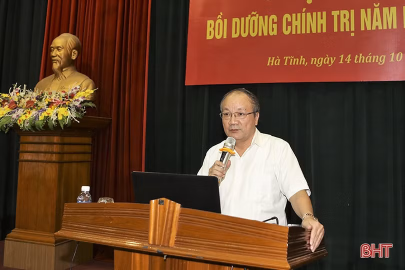 9.500 cán bộ, giáo viên ngành giáo dục Hà Tĩnh tham gia bồi dưỡng chính trị