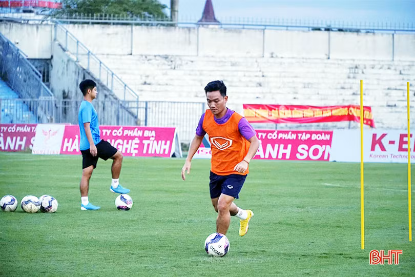 Hồng Lĩnh Hà Tĩnh quyết tâm giành chiến thắng trong “trận cầu 6 điểm” với SHB Đà Nẵng