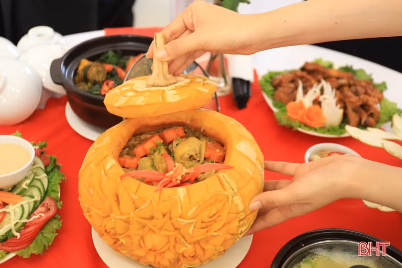 Các cô giáo trường mầm non ở Hương Sơn trổ tài chế biến món ăn 