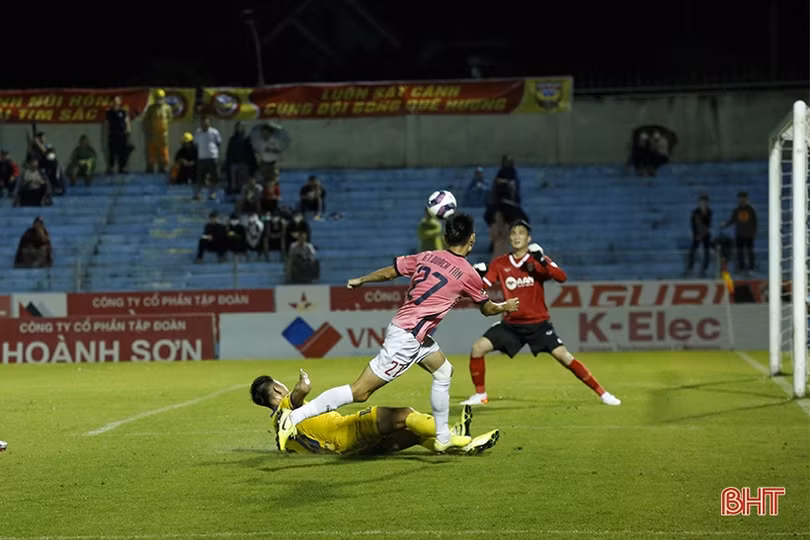 Tia hy vọng của Hồng Lĩnh Hà Tĩnh trong cuộc đua trụ hạng V.League