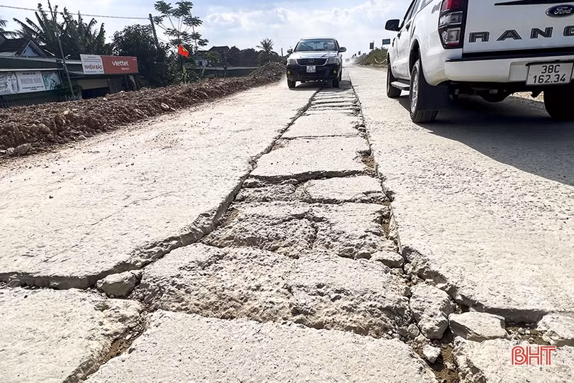 Cơ đê La Giang xuống cấp, tiềm ẩn mất an toàn giao thông
