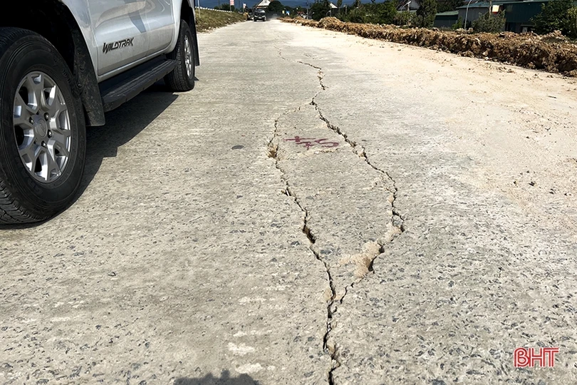 Cơ đê La Giang xuống cấp, tiềm ẩn mất an toàn giao thông