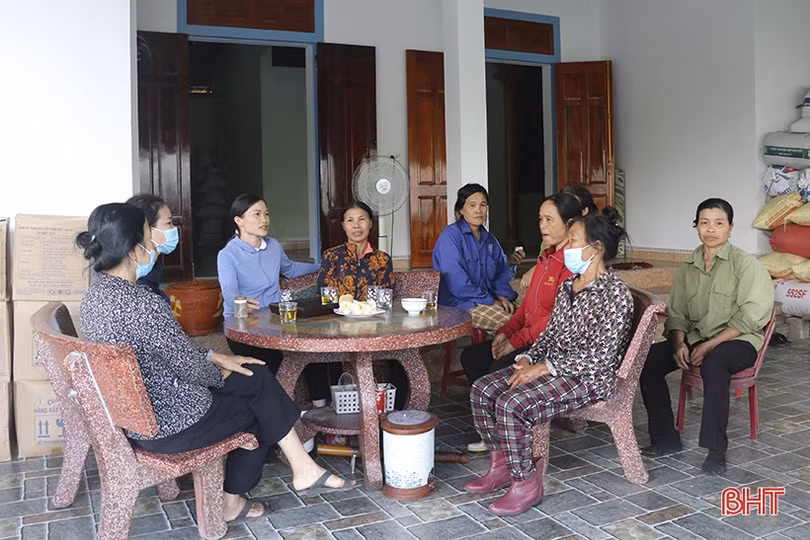 Phụ nữ Can Lộc góp sức làm đẹp làng quê