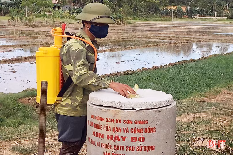 Hãy bỏ bao bì thuốc bảo vệ thực vật sau khi sử dụng vào bể như ở Hương Sơn