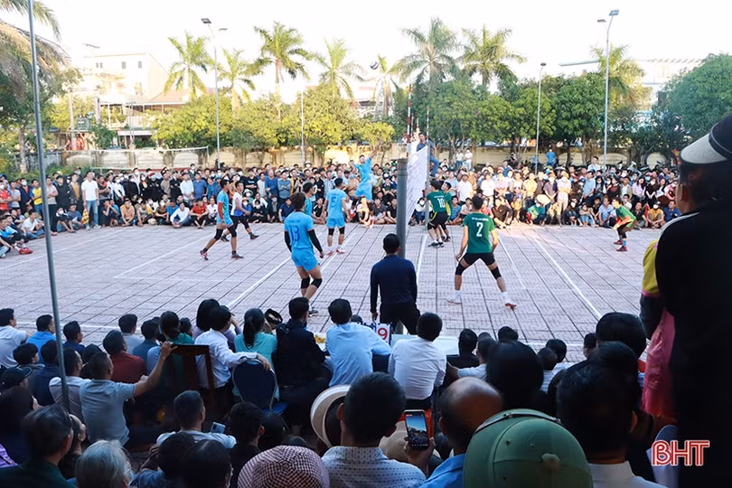 Sôi nổi Giải Bóng chuyền nam doanh nghiệp - doanh nhân huyện Cẩm Xuyên