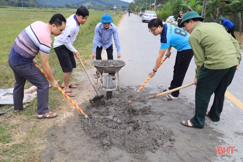 Huy động hơn 1.000 người giúp xã Sơn Giang xây dựng NTM nâng cao