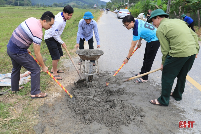 Huy động hơn 1.000 người giúp xã Sơn Giang xây dựng NTM nâng cao