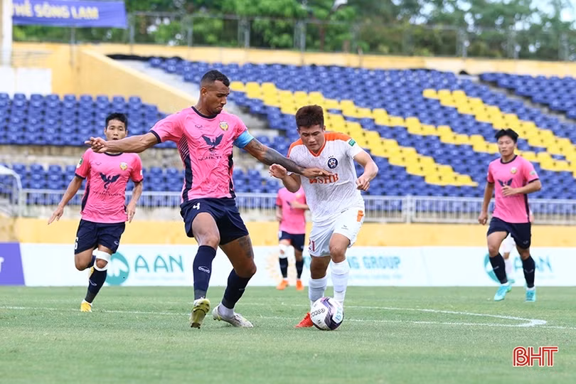 Hồng Lĩnh Hà Tĩnh quyết tâm giành chiến thắng trong “trận cầu 6 điểm” với SHB Đà Nẵng