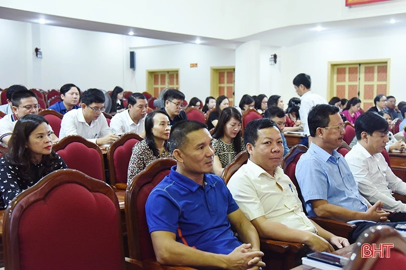 Hà Tĩnh khai giảng lớp bồi dưỡng lãnh đạo, quản lý cấp phòng và tương đương