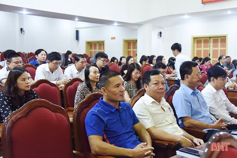 Hà Tĩnh khai giảng lớp bồi dưỡng lãnh đạo, quản lý cấp phòng và tương đương