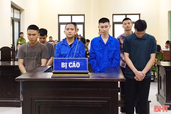 Rủ nhau đánh “ba cây” ăn tiền, 8 bị cáo lĩnh án