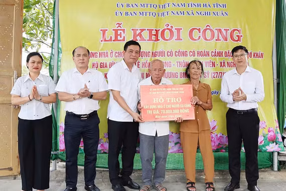 Khởi công, bàn giao nhà ở cho gia đình chính sách ở xã Nghi Xuân, Đức Thọ