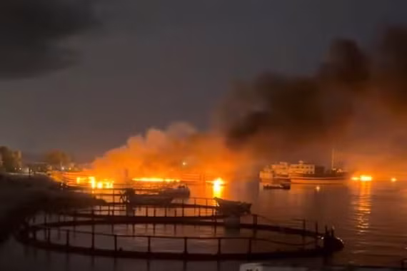 Mỹ dội bão hỏa lực vào Iran