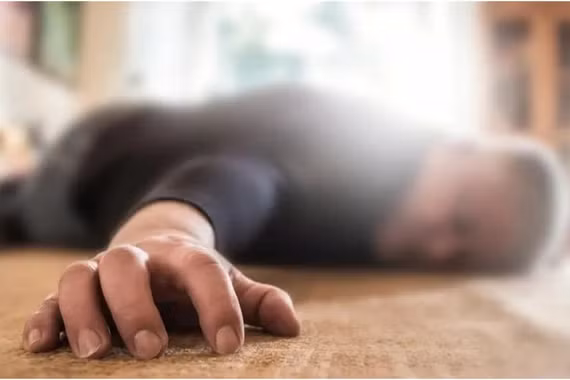 Ngày nào cũng đi bộ vào sáng sớm, người đàn ông 56 tuổi bất ngờ tử vong vì xuất huyết não. Bác sĩ chỉ ra sai lầm nhiều người đang mắc.