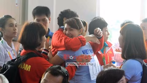 Niềm vui vỡ òa của các VĐV Việt Nam khi bắn súng nữ Việt Nam giành HCV nội dung 10m súng ngắn hơi nữ. Ảnh: Phan Tùng