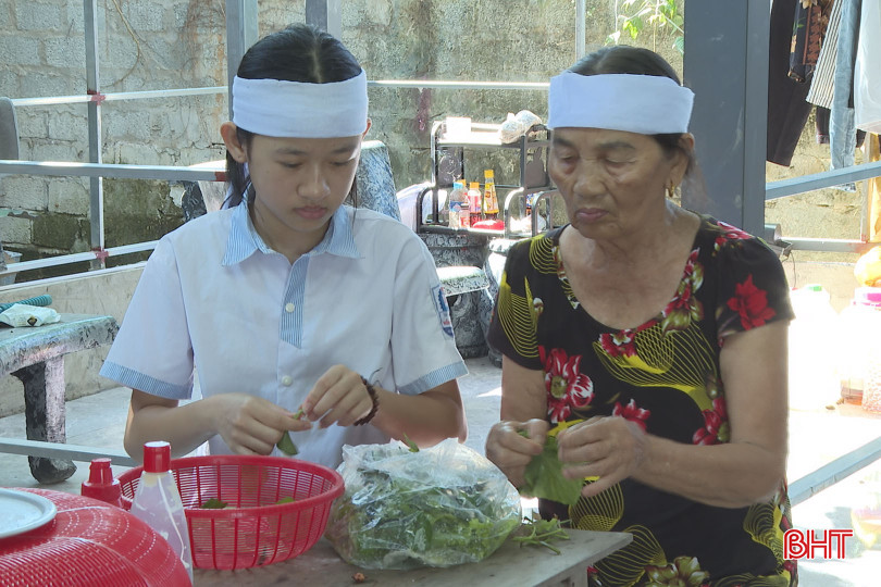 Bố mất, mẹ không còn, ông bà nội già yếu nên quãng đường phía trước của Khánh Linh khá mịt mờ. bqbht_br_kl3.jpg