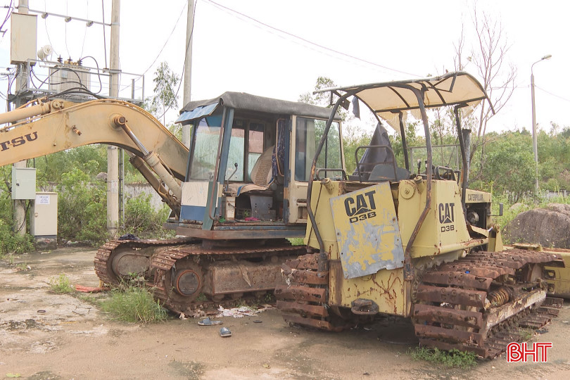 Máy móc tại khu tập kết rác đã hư hỏng, hoen rỉ. bqbht_br_7a.jpg