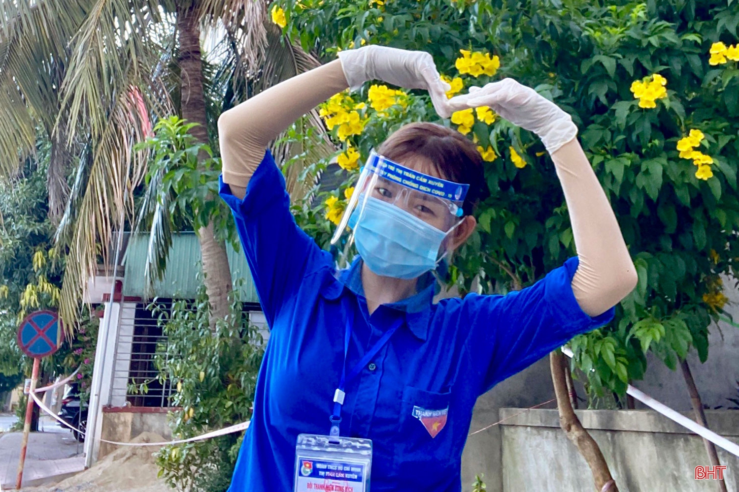 Chuyện những “Shipper áo xanh” trong vùng dịch ở Cẩm Xuyên
