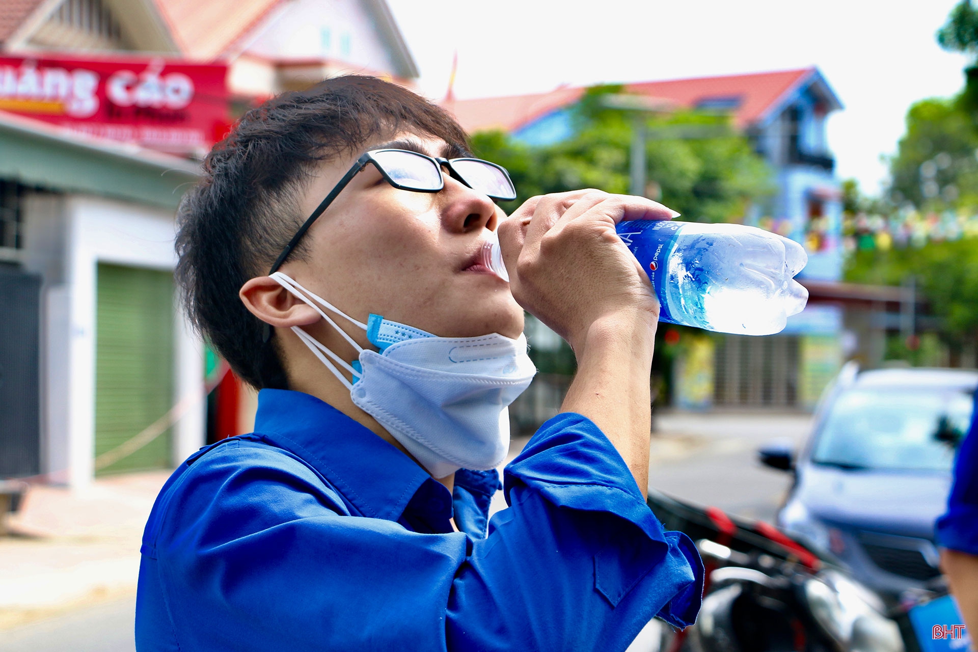 Chuyện những “Shipper áo xanh” trong vùng dịch ở Cẩm Xuyên