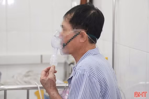 Hút thuốc lá kéo dài, nhập viện vì bệnh phổi tắc nghẽn mạn tính