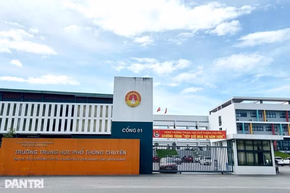 Bộ Công an thụ lý điều tra vụ điểm 10 toán tại Trường Chuyên Tuyên Quang