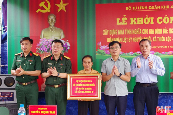 Bộ Tư lệnh Quân khu 4 khởi công xây nhà tình nghĩa cho thân nhân liệt sỹ