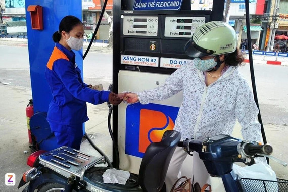 Giá xăng tăng mạnh