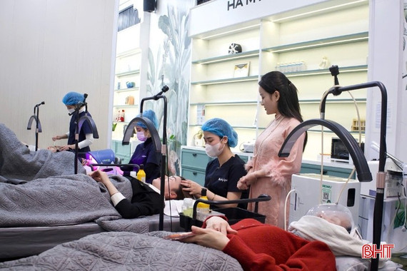 Các cơ sở làm đẹp vào mùa cao điểm hút khách