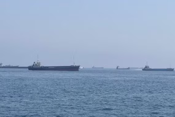 Iran yêu cầu thủ tục mới đối với tàu thuyền qua eo biển Hormuz