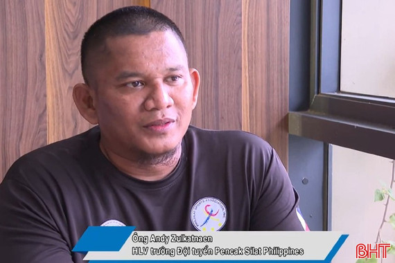 Huấn luyện viên Philippines nói gì khi vừa đến Hà Tĩnh?