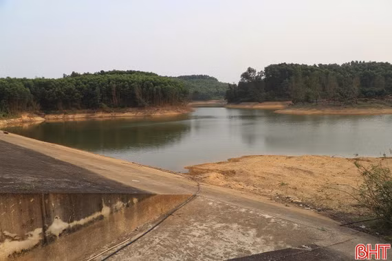 Vận hành tưới hợp lý, tiết kiệm trước nguy cơ thiếu nước vụ hè thu