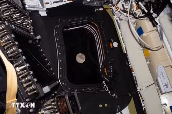 Phi hành đoàn Artemis II trở về sau chuyến bay lịch sử quanh Mặt Trăng