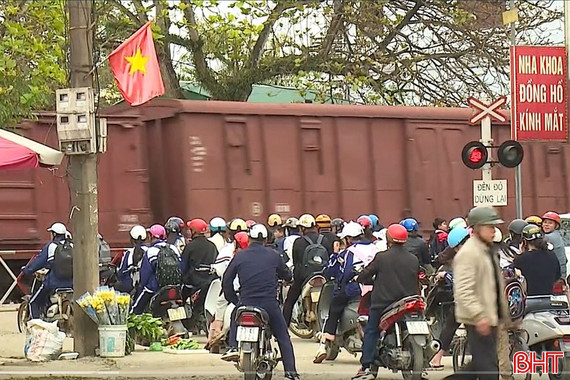 Xử lý nghiêm hành vi vi phạm an toàn giao thông đường sắt qua Hà Tĩnh