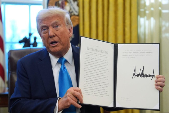 Tiền giấy USD sẽ được in chữ ký của ông Trump