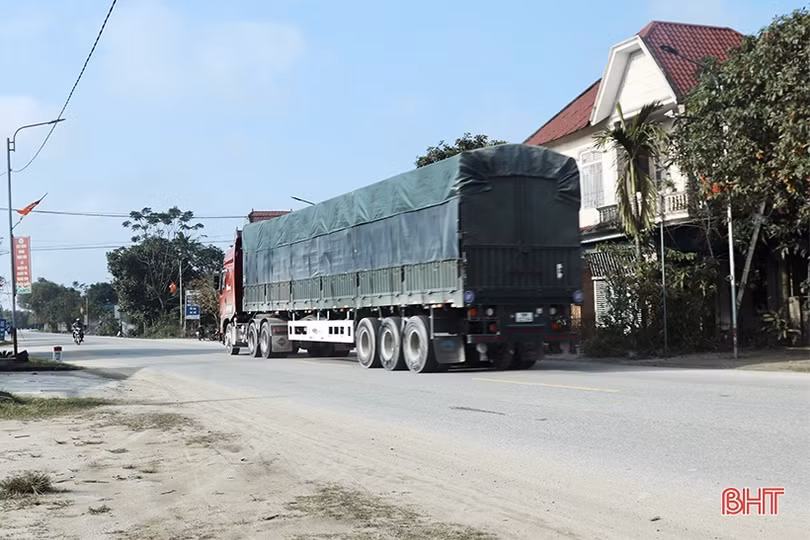 Bất an khi qua ngã tư QL15B với đường huyện và đường thôn ở Cẩm Xuyên