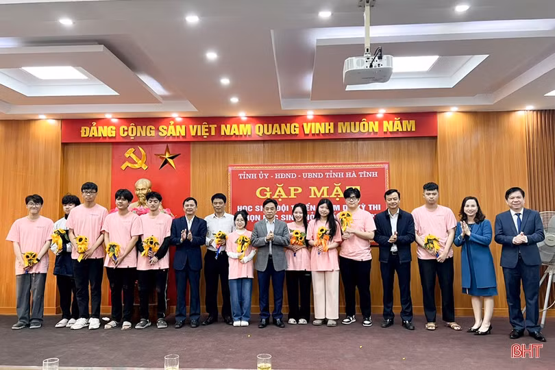 Lãnh đạo Hà Tĩnh gặp mặt các đội tuyển dự thi học sinh giỏi quốc gia