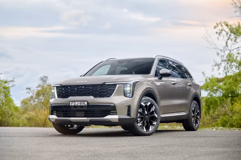 Kia Sorento Facelift 2024 ra mắt với động cơ xăng và diesel, chờ về Việt Nam