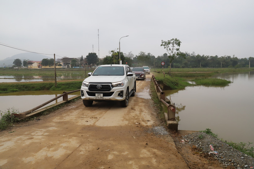 “Nín thở” khi đi qua cầu Nờ