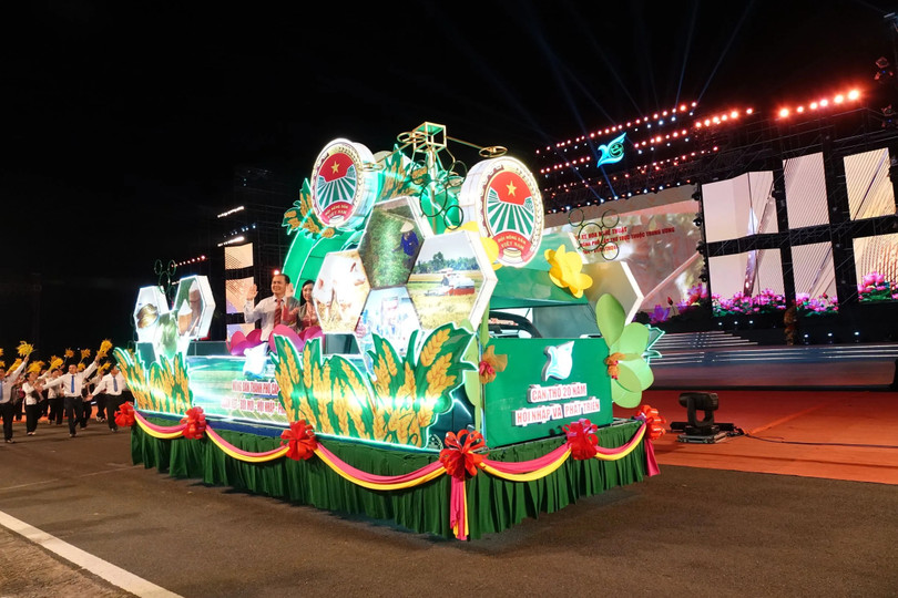 Tổ chức trọng thể Lễ kỷ niệm 20 năm thành lập TP Cần Thơ trực thuộc Trung ương Tổ chức trọng thể Lễ kỷ niệm 20 năm thành lập TP Cần Thơ trực thuộc Trung ương