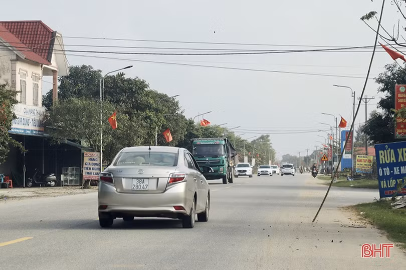 Bất an khi qua ngã tư QL15B với đường huyện và đường thôn ở Cẩm Xuyên