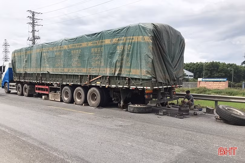 Làm gì để hạn chế rơi bánh xe khi đang di chuyển?