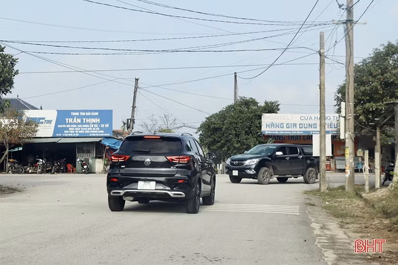 Bất an khi qua ngã tư QL15B với đường huyện và đường thôn ở Cẩm Xuyên