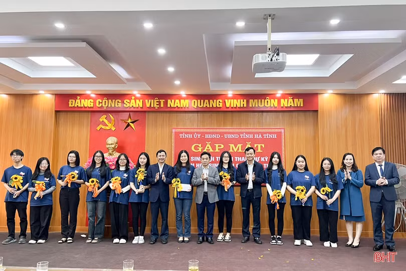 Lãnh đạo Hà Tĩnh gặp mặt các đội tuyển dự thi học sinh giỏi quốc gia